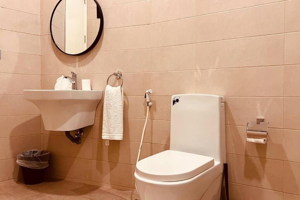 One Guest Place 2Bhk Apartments Near The Beach Muscat Exterior photo